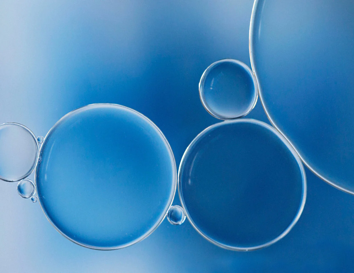 The Needle-Free Fill: How Polyglutamic Acid Re-Inflates Deflated Skin